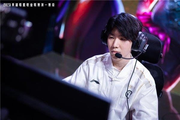 026年英雄联盟职业联赛 为玩家带来超凡体验瓦力棋牌试玩无畏竞巅峰！傲风携手2025-2(图4)