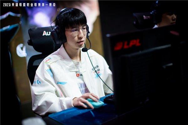 026年英雄联盟职业联赛 为玩家带来超凡体验瓦力棋牌试玩无畏竞巅峰！傲风携手20