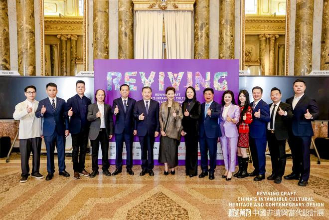 以东方非遗美学破圈让世界看见中国家具文化的力量！瓦力棋牌游戏左右沙发亮相意大利「新生万物米兰展」(图3)